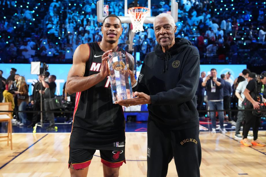 Kaiyun 开云体育官网-NBA全明星扣篮大赛 约翰逊力压布莱恩特夺冠